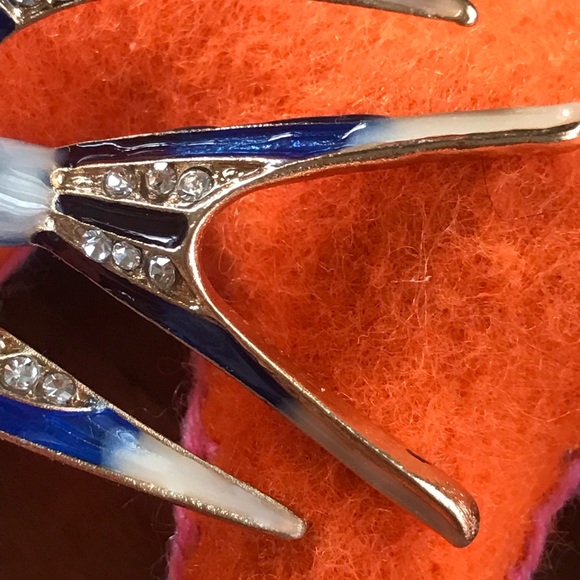 New Bluebird Brooch - Picture 6 of 8